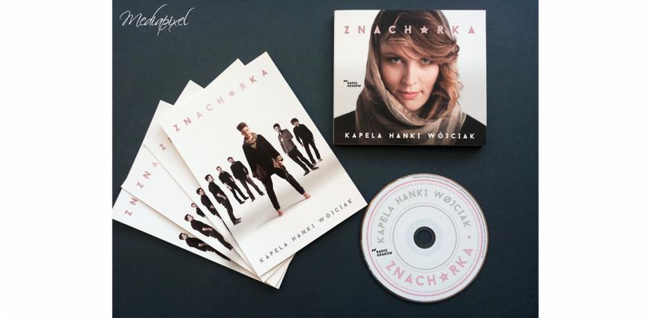 Okładki albumu i płyta CD zespołu Kapela Hanki Wójciak na ciemnym tle, widoczne logo Radia Kraków.