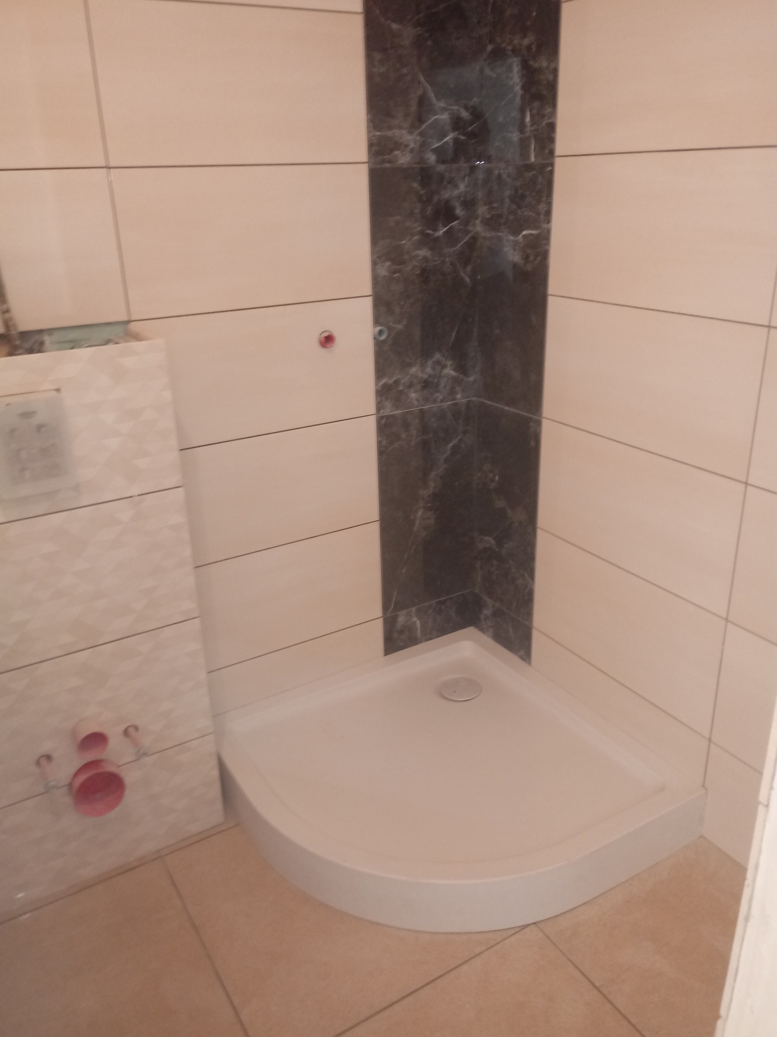 Położone płytki przed figowaniem.