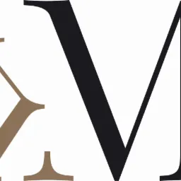 Minimalistyczne logo przedstawiające stylizowane litery 'ZM' w kolorach brązowym i czarnym na białym tle.