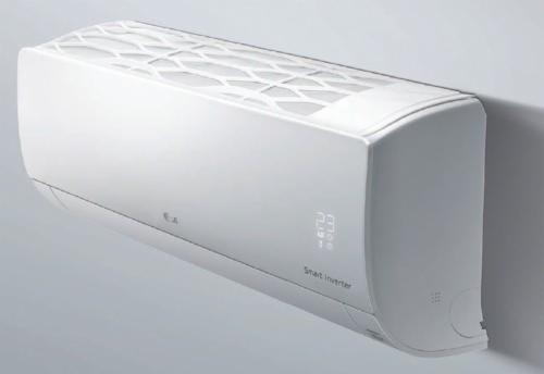 Biała, wisząca jednostka wewnętrzna klimatyzacji typu split z widocznym wyświetlaczem temperatury i napisem 'Smart Inverter' na obudowie, zamontowana na jasnej ścianie.