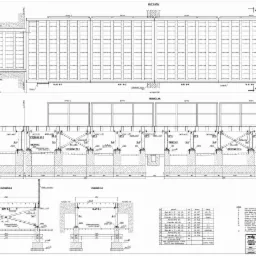 Rzut złożeniowy konstrukcji stalowej hali, widok z góry i przekroje poprzeczne z detalami połączeń, oznaczeniami elementów i wymiarami.