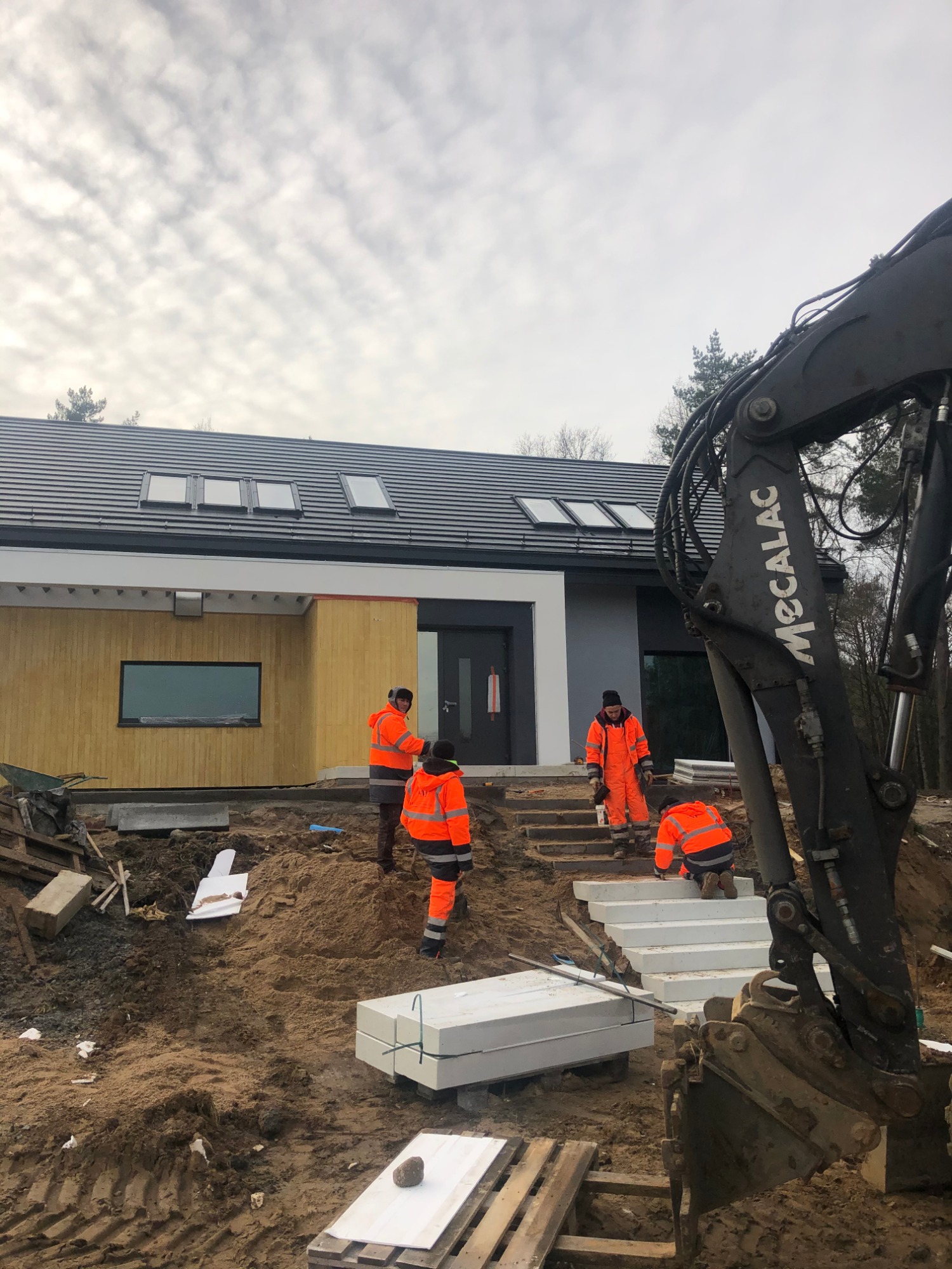 Budowa schodów z bloków kamiennych