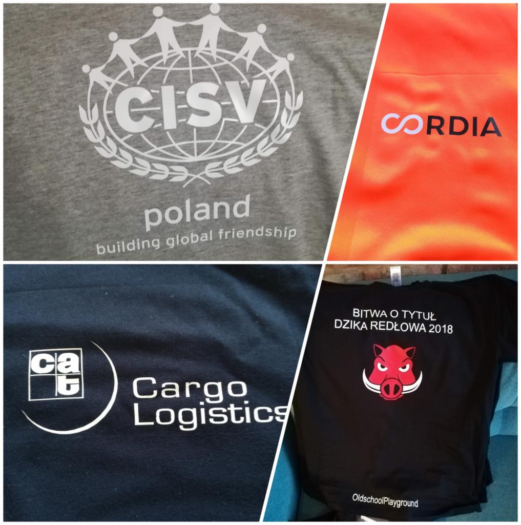 Kolaż czterech koszulek z różnymi nadrukami: logo CISV Poland, napis CORDIA, logo Cargo Logistics oraz grafika z dzikiem i napisem Bitwa o Tytuł Dzika Redłowa 2018.