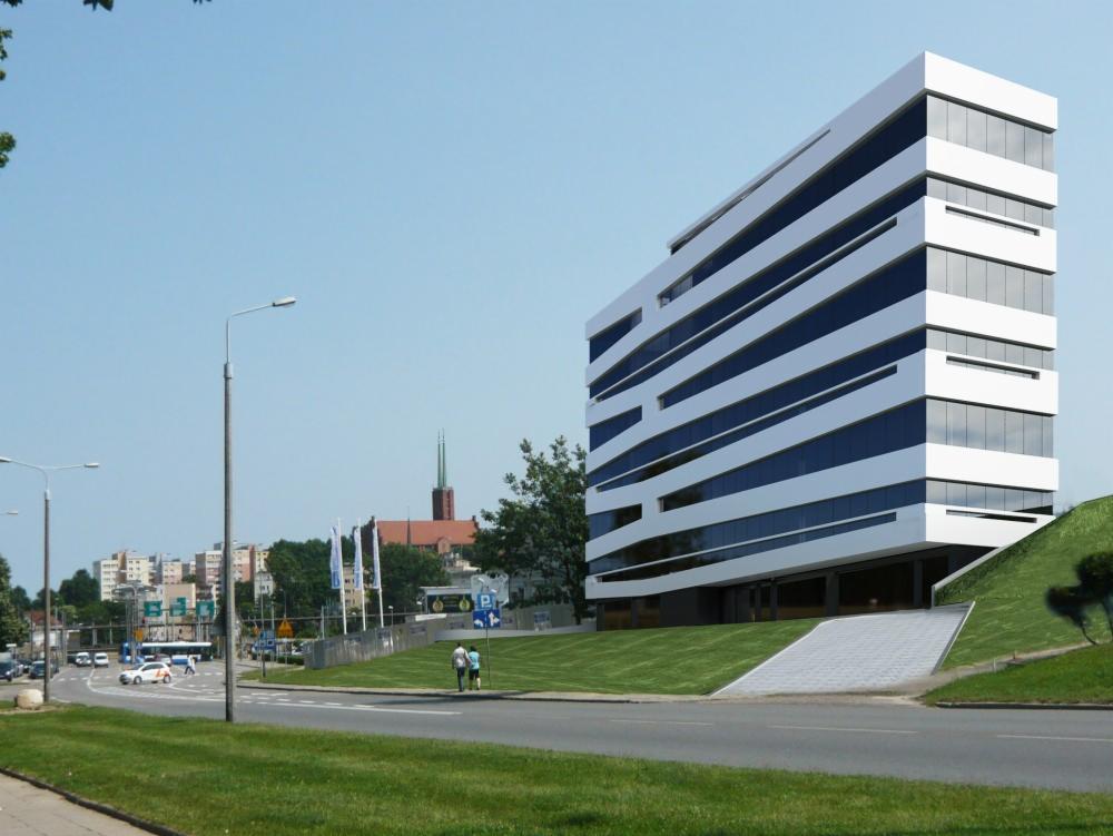 Nowoczesny, biały biurowiec z poziomymi pasami okien, widok z poziomu ulicy, zieleń w otoczeniu, w tle zabudowa miejska i wieża kościoła.