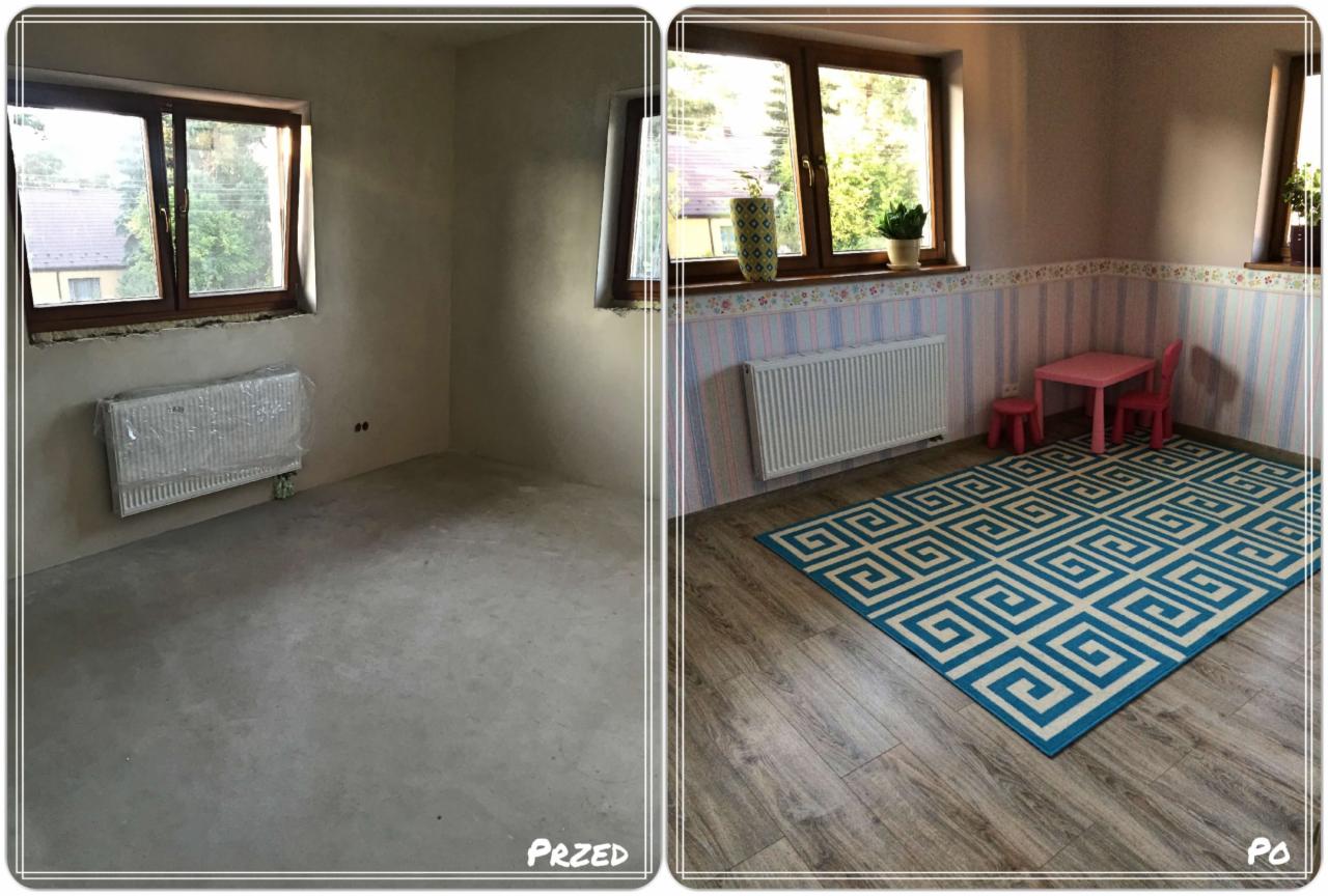 Porównanie pokoju przed i po remoncie w Ostrołęce: surowy beton i gołe ściany kontra panele podłogowe, tapeta w paski i dywan w grecki wzór, z małym różowym stolikiem i krzesłami.