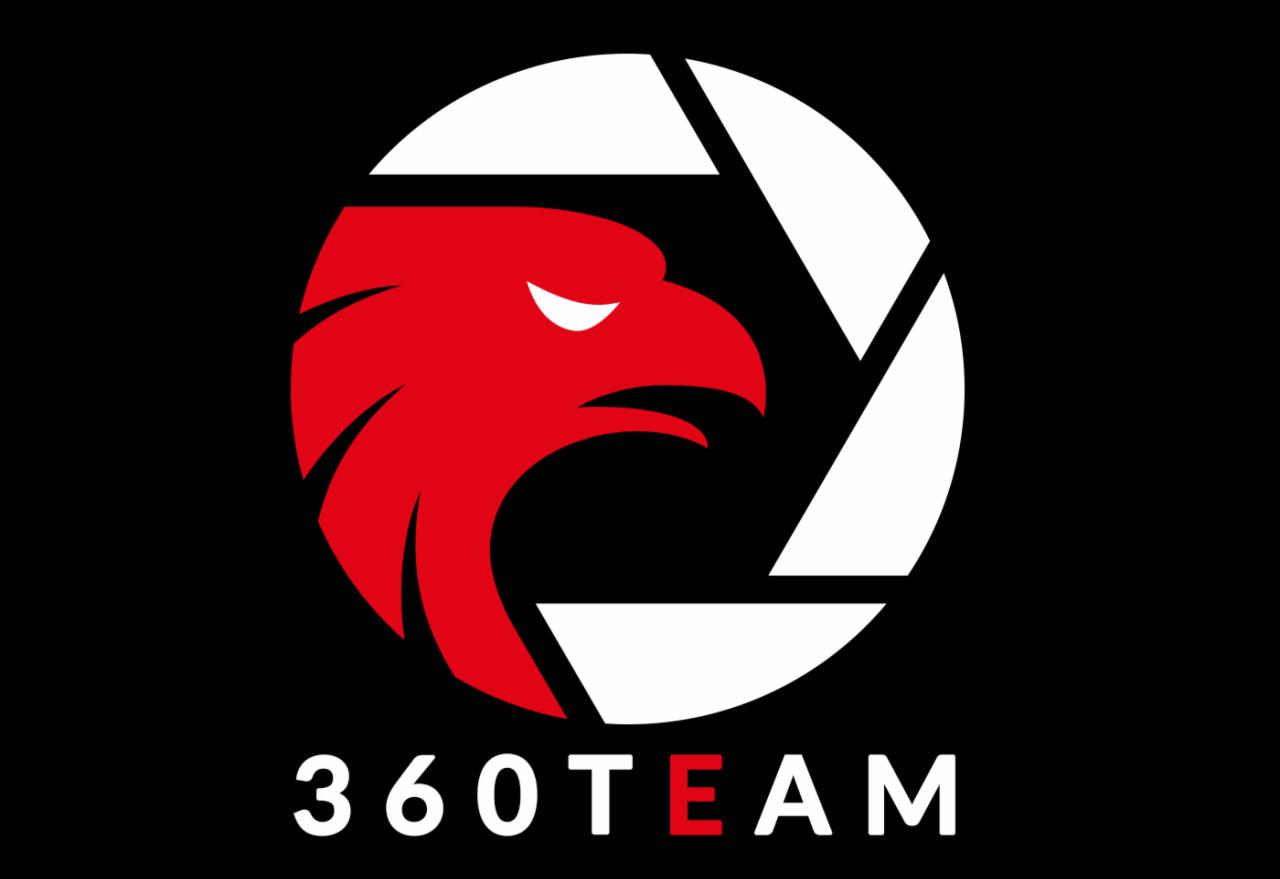 Logo firmy 360TEAM z czerwonym orłem w obiektywie aparatu na czarnym tle.