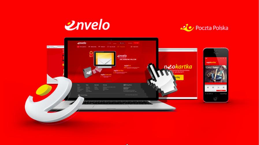 Ekran laptopa z otwartą stroną internetową Envelo, obok smartfon z aplikacją Neokartka, na czerwonym tle logo Envelo i Poczty Polskiej, obok biały kursor myszy.