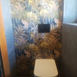 Toaleta z płytkami ze wzorem