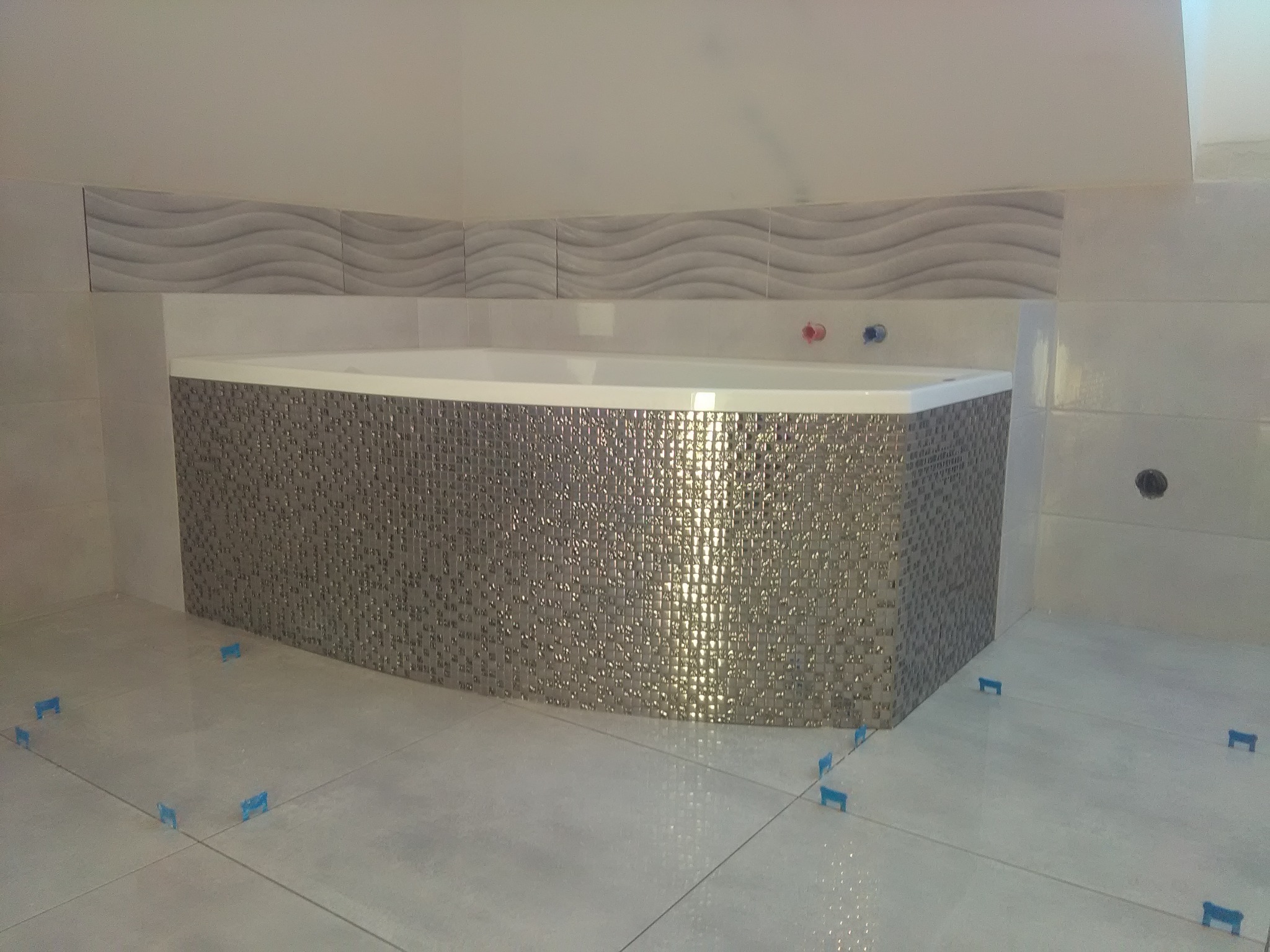 Łazienka - wanna z mozaiką