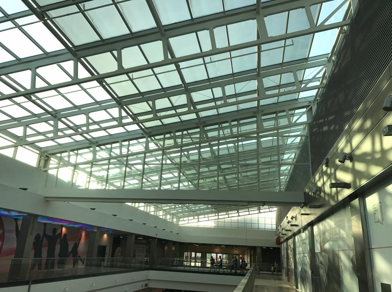 Świetliki dachowe w galerii Echo w Kielcach