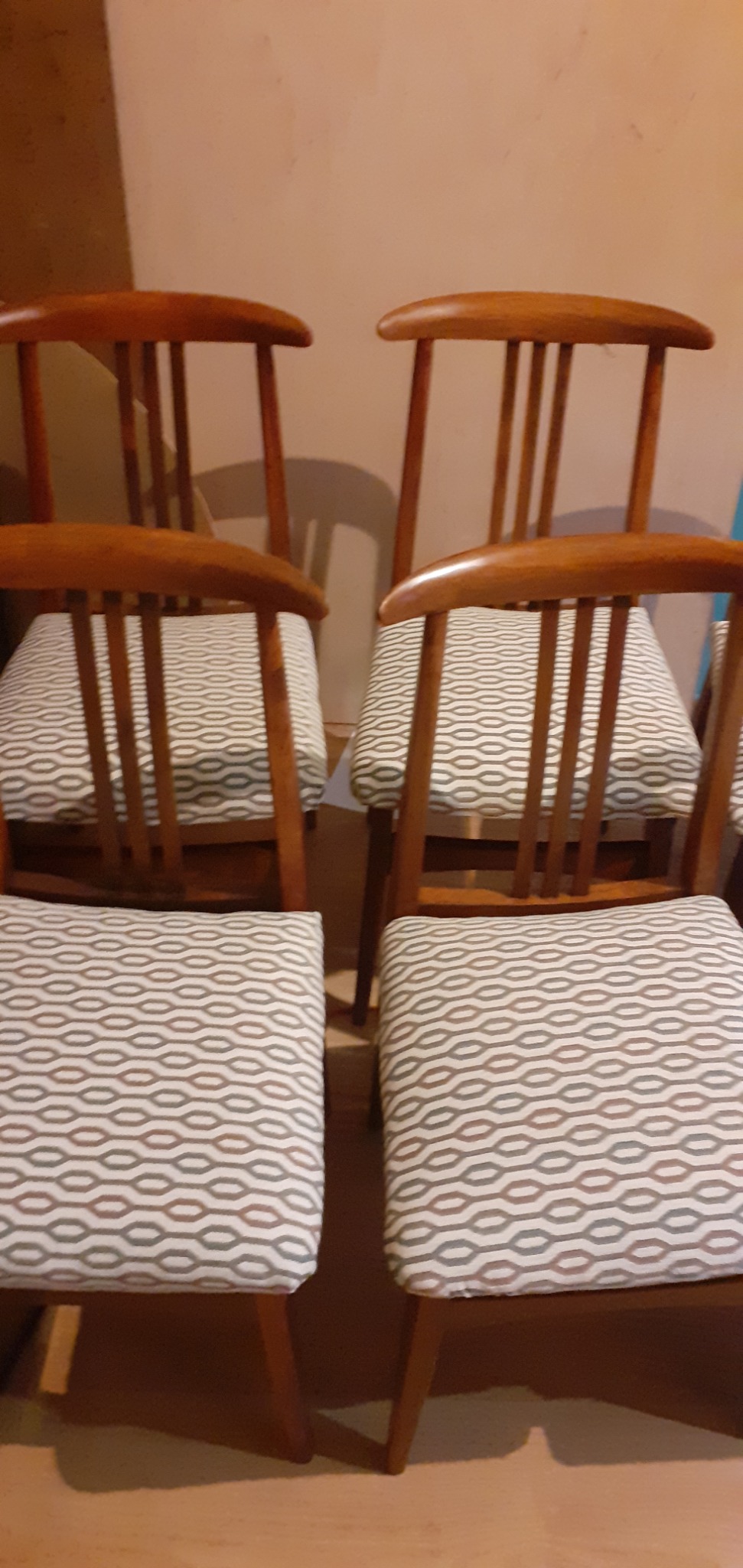 Krzesła po zmianie tapicerki..