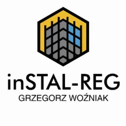 Logo firmy inSTAL-REG Grzegorz Woźniak z heksagonalnym symbolem budynku w kolorach żółtym, szarym i niebieskim.
