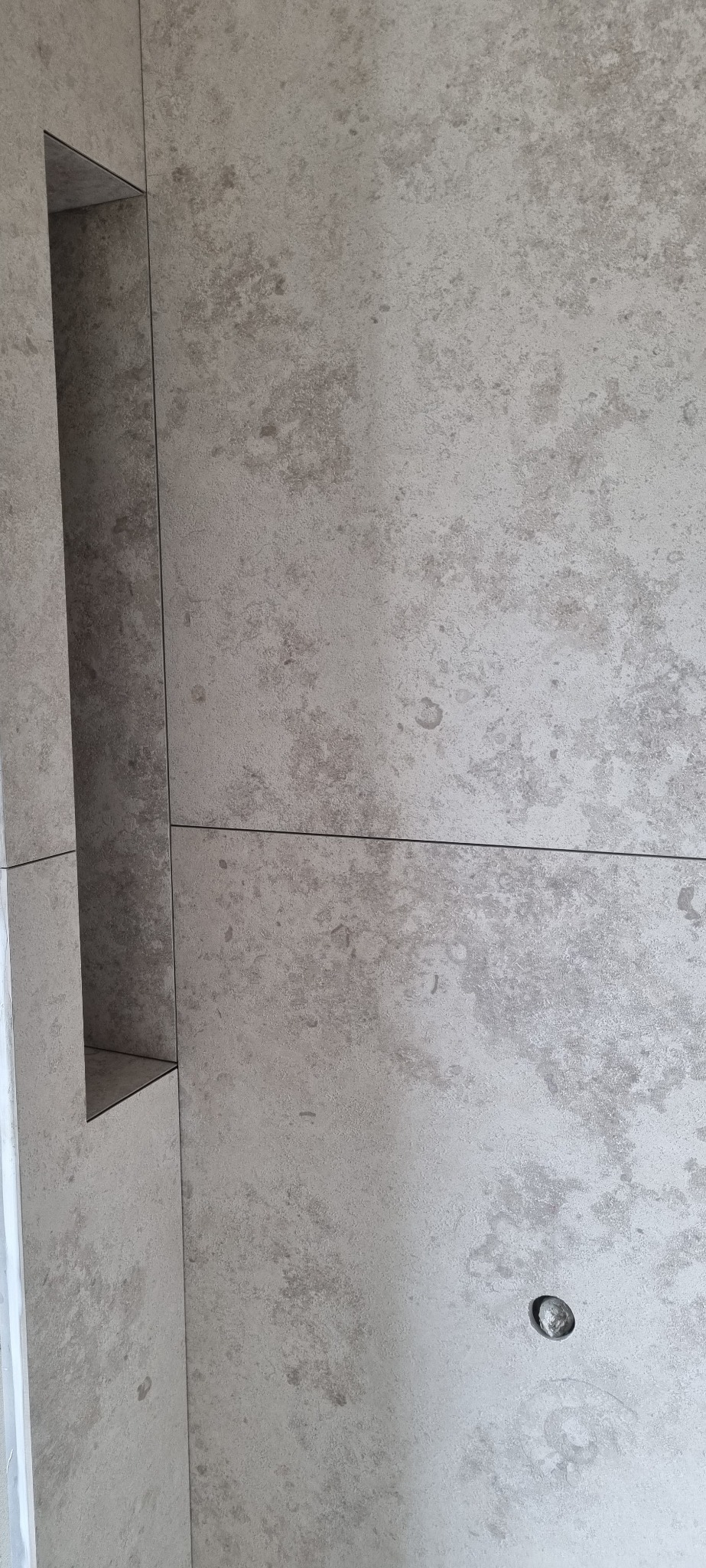 detal półki pod prysznicem