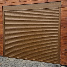 montaż bramy rolowanej