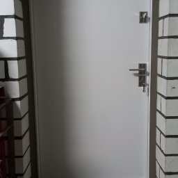 montaż drzwi "DELTA"