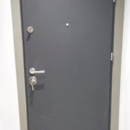 montaż drzwi stalowych "DELTA"
