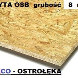 ARCO - MATERIAŁY BUDOWLANE Arkadiusz Zyśk - Płyta OSB o grubości 8 mm, widoczna struktura wiórów, w prawym dolnym rogu logo firmy ARCO - Ostrołęka.