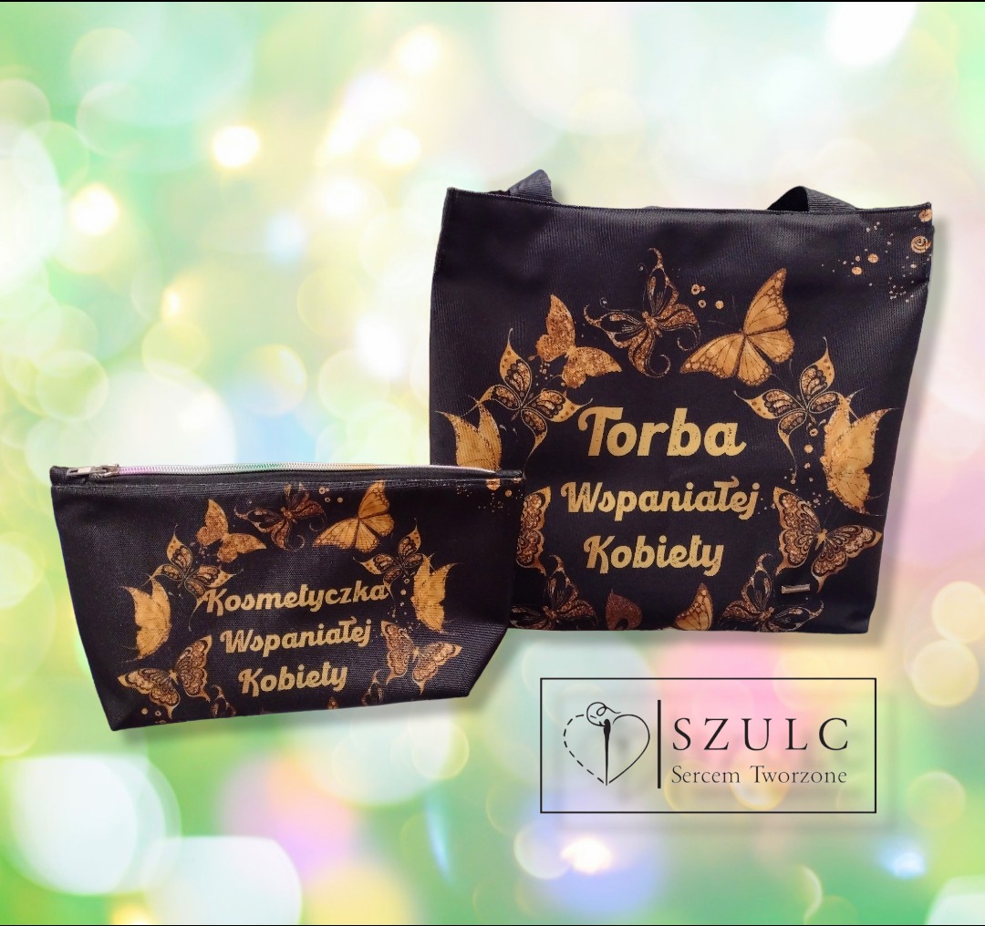 Czarna torba i kosmetyczka z motywem złotych motyli i napisem 'Torba Wspaniałej Kobiety' i 'Kosmetyczka Wspaniałej Kobiety', obok logo firmy Szulc.