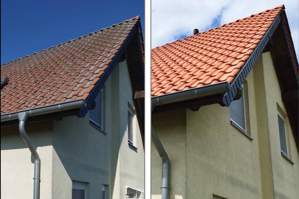 Porównanie dachu i elewacji domu przed i po czyszczeniu. Po lewej stronie widoczny brudny dach, po prawej czysty, z intensywnym kolorem dachówek.