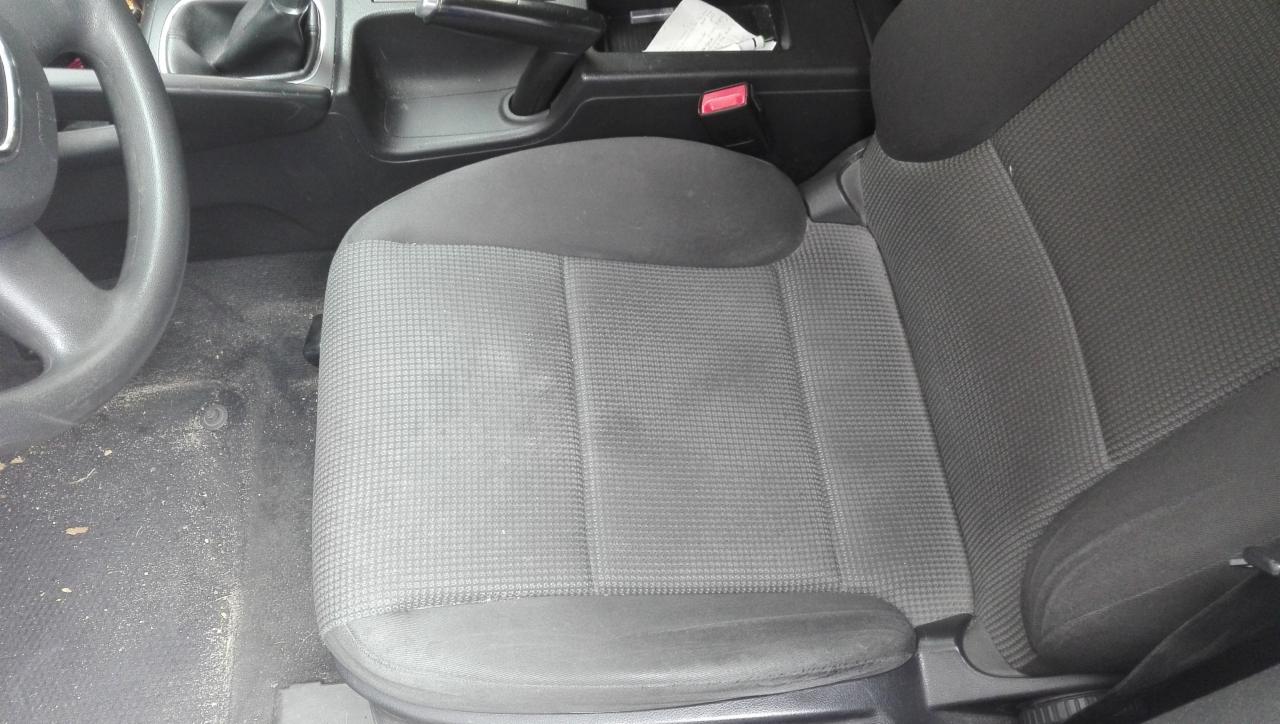 Przed praniem tapicerki samochodowej