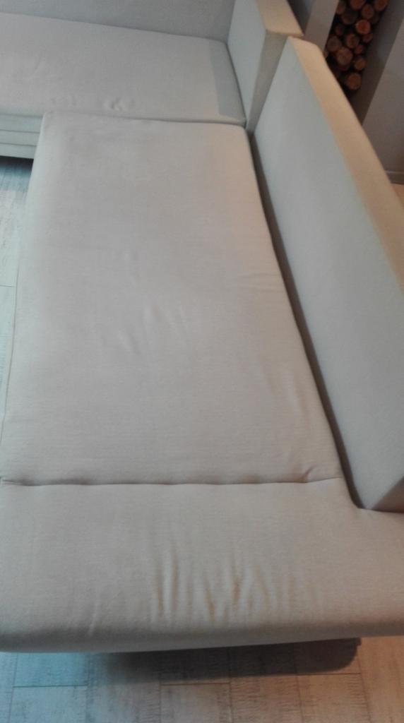 Efekt po czyszczeniu rogówki z jasną tapicerką