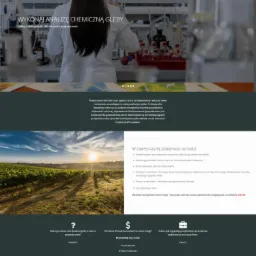 Strona internetowa z nagłówkiem przedstawiającym kobietę w fartuchu laboratoryjnym, stojącą tyłem w laboratorium chemicznym, z hasłem 'Wykonaj analizę chemiczną gleby'.