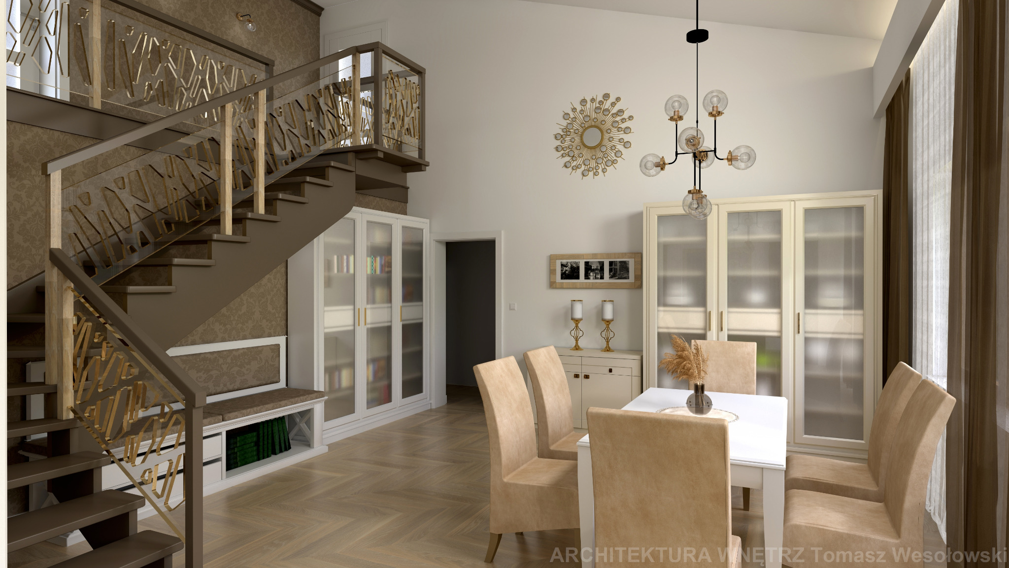 Wnętrze salonu z drewnianą podłogą w jodełkę, schodami z ażurową balustradą, białymi witrynami, stołem z krzesłami w odcieniach beżu i lampą sufitową z kulistymi kloszami.