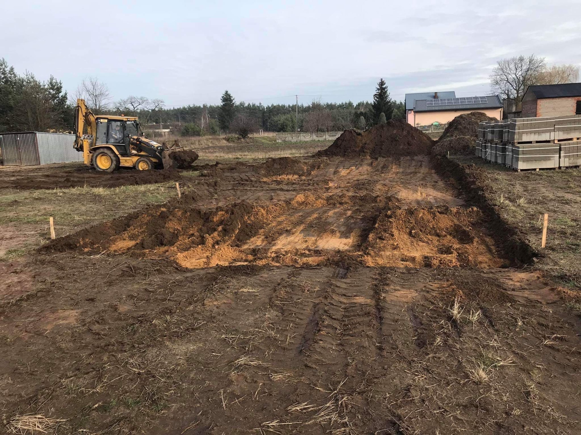 Zbieranie Humusu pod budowę domu.