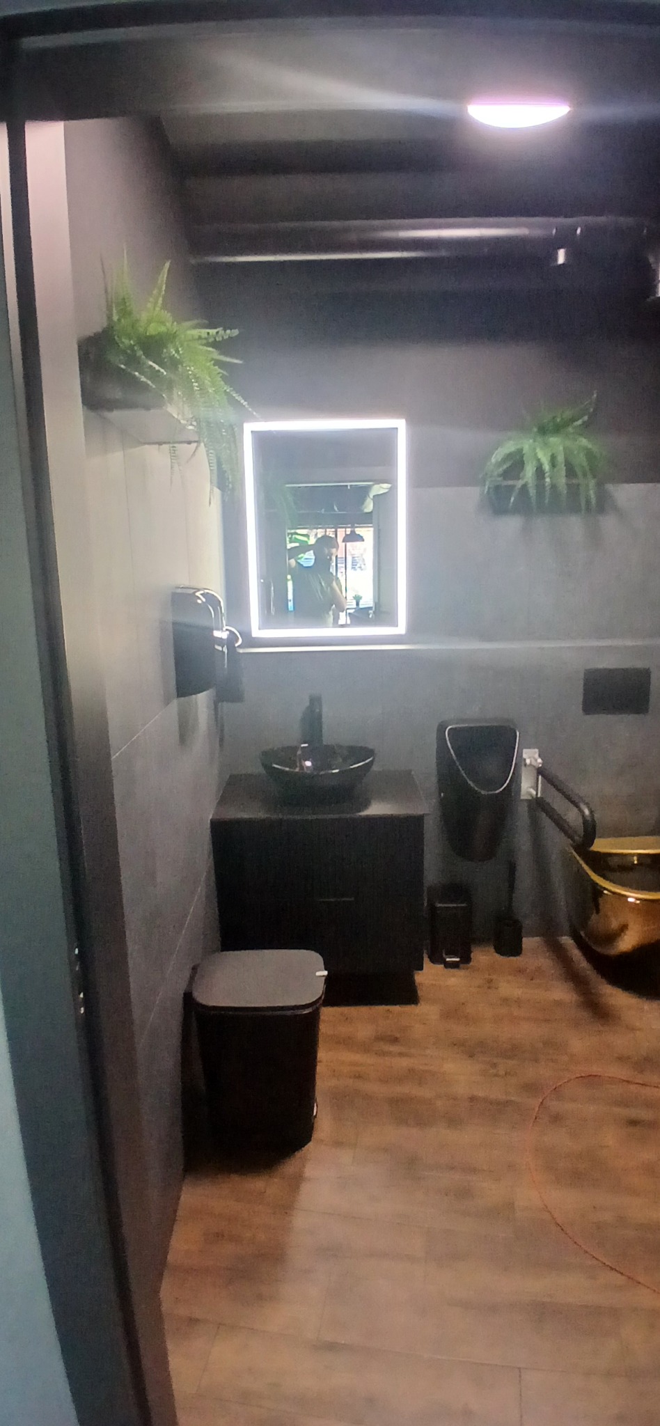 Łazienka w lokalu gastronomicznym