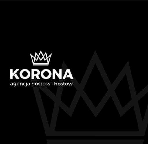Logo firmy 'KORONA' - agencja hostess i hostów, biały napis i ikona korony na czarnym tle z graficznym motywem koron w tle.