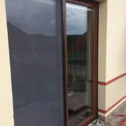 Moskitiera przesuwna, system Aluprof, kolor brąz gładki.