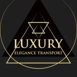 Logo firmy Luxury Elegance Transport w kolorach czerni i złota, z geometrycznym motywem trójkątów i okręgu.