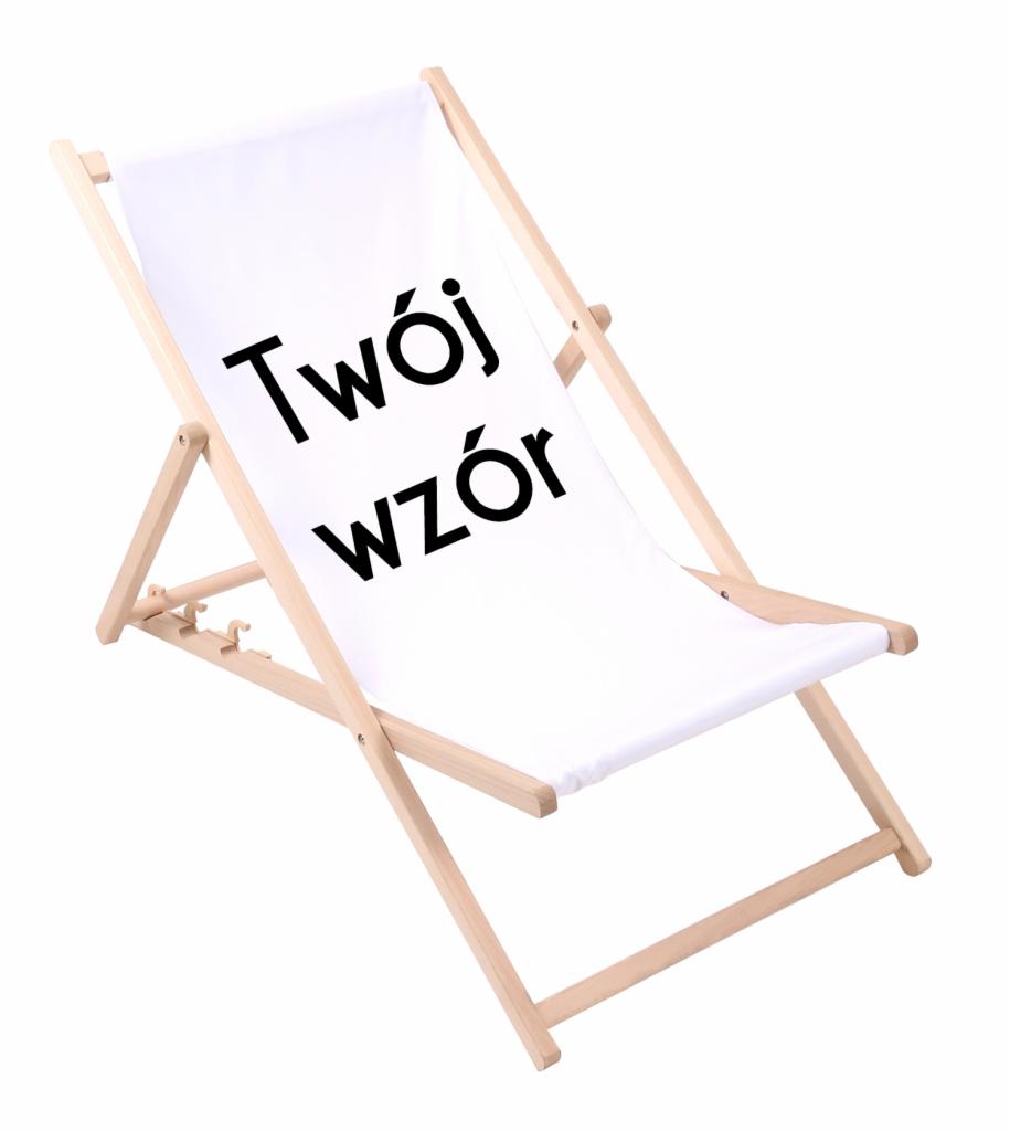 Drewniany leżak z białym płótnem, na którym widnieje czarny napis 'Twój wzór', prezentowany na białym tle.