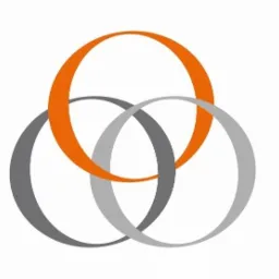 Abstrakcyjne logo firmy składające się z trzech przeplatających się okręgów: pomarańczowego, ciemnoszarego i jasnoszarego, na białym tle.