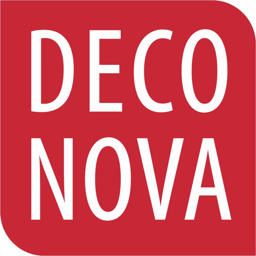 Logo firmy Deco Nova na czerwonym kwadratowym tle z zaokrąglonymi rogami, białe litery.