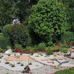 kącik w ogrodzie zaprojektowany przez gospodynię i wykonany przez firmę 