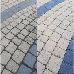 Clean House - Porównanie kostki brukowej przed i po czyszczeniu: po lewej stronie zabrudzona mchem i brudem, po prawej świeżo umyta, ukazująca oryginalny kolor i strukturę.