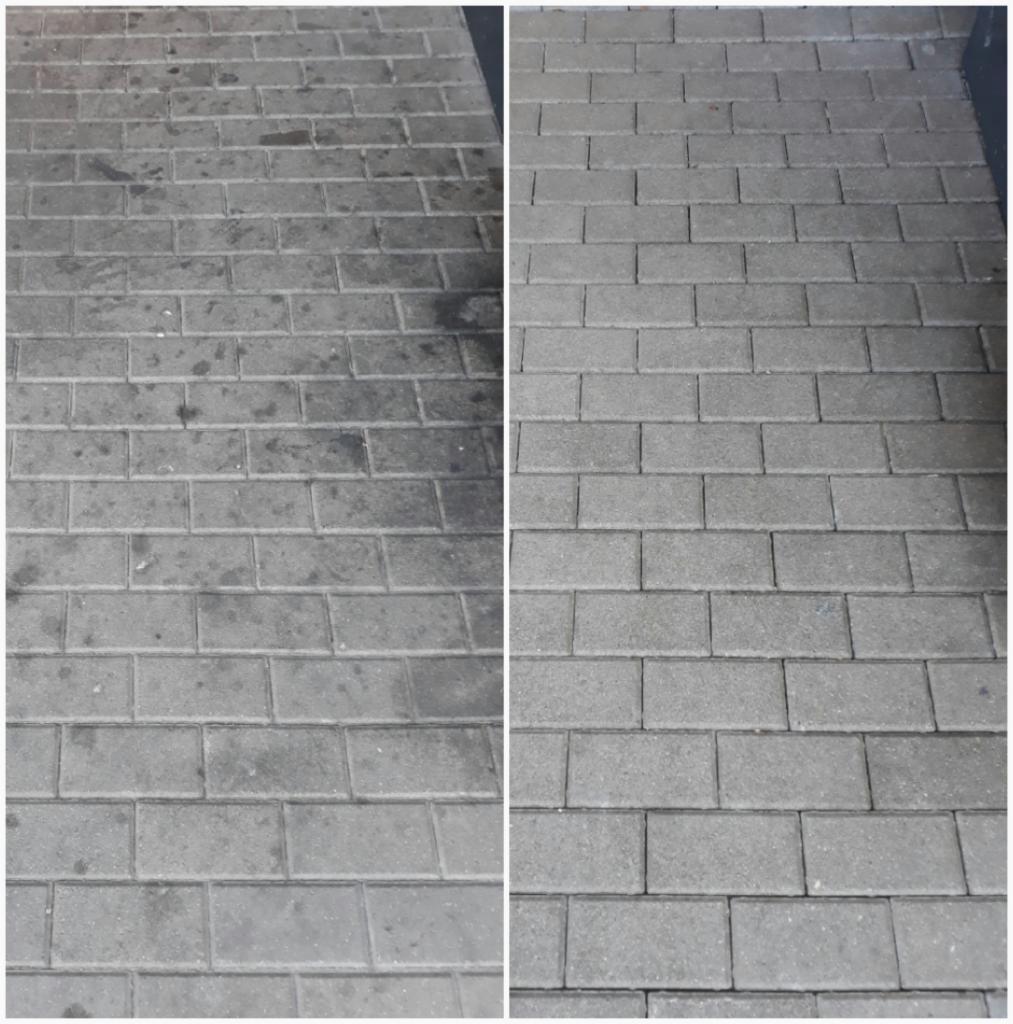 Porównanie stanu kostki brukowej przed i po czyszczeniu, widoczne wyraźne różnice w poziomie zabrudzenia i odbarwień.
