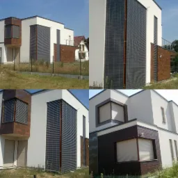 Nowoczesny dom jednorodzinny z białymi ścianami, ciemnobrązowymi akcentami i szarymi żaluzjami zewnętrznymi, widok z zewnątrz w słoneczny dzień.