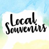 Napis 'Local Souvenirs' czarną, ozdobną czcionką na akwarelowym tle w odcieniach błękitu, zieleni i żółci.