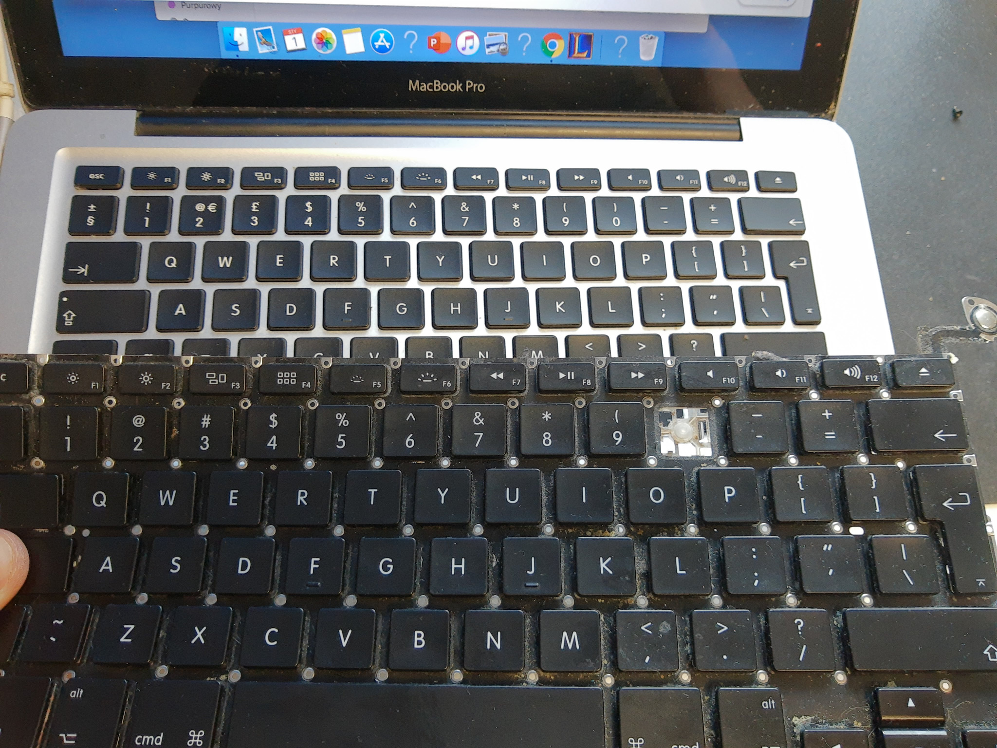 wymiana klawiatury w macbook pro