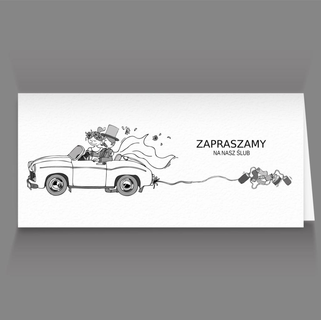 Ręcznie rysowana kartka zapraszająca na ślub, przedstawiająca parę młodą w kabriolecie ciągnącym puszki.
