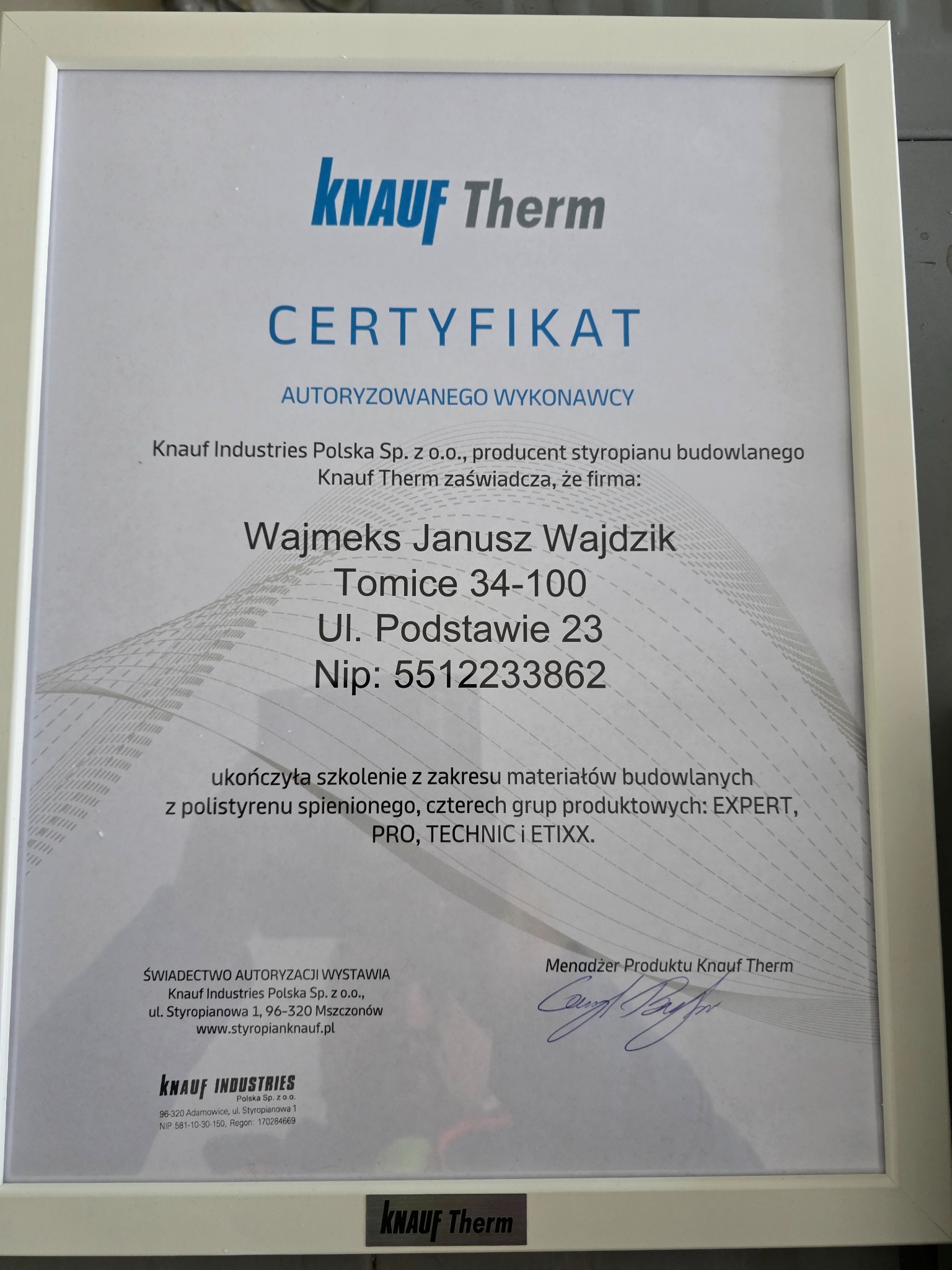 Certyfikat autoryzowanego wykonawcy Knauf Therm, potwierdzający ukończenie szkolenia z zakresu materiałów budowlanych z polistyrenu spienionego przez firmę.