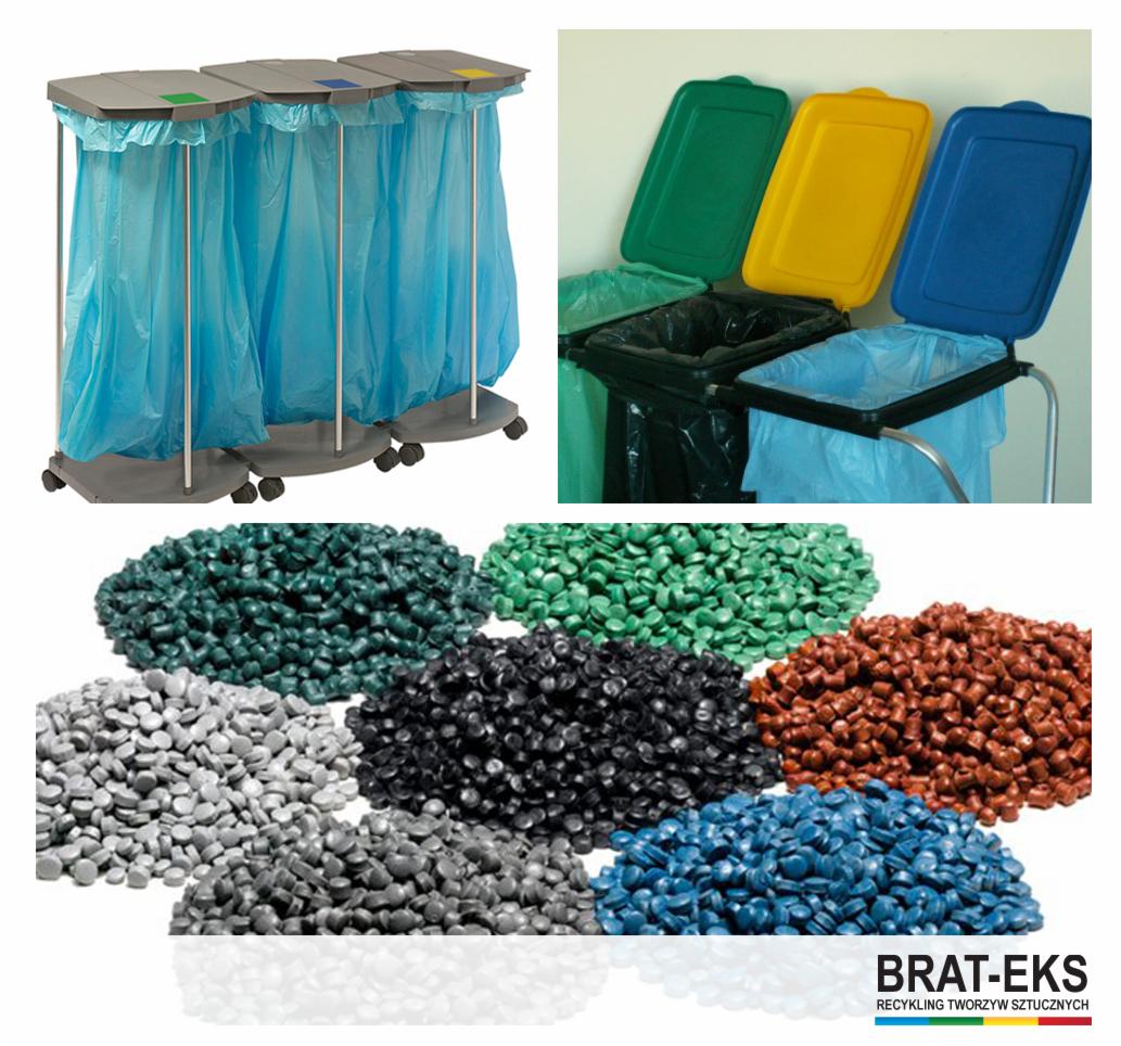 Zestaw trzech koszy na odpady segregowane z niebieskimi workami, obok otwarte kosze z kolorowymi pokrywami i stosy granulatu tworzyw sztucznych w różnych kolorach, na dole logo firmy recyklingowej.