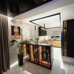 Meble kuchenne z spiekiem na ścianach oraz blatem kwarcytowym