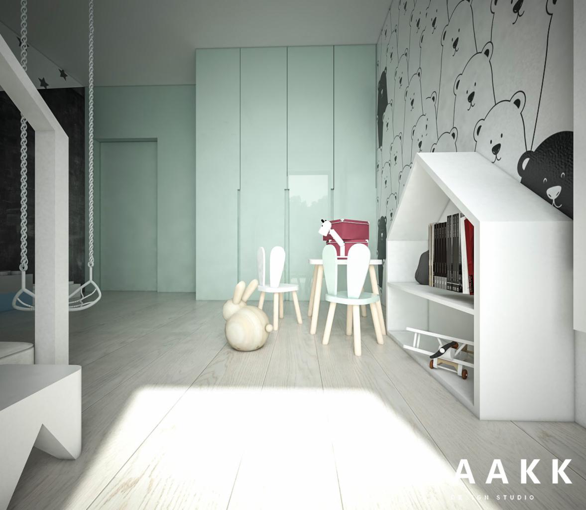 Jasne wnętrze pokoju dziecięcego z huśtawką, biurkiem z krzesełkami w kształcie króliczych uszu, drewnianym króliczkiem na podłodze, regałem w kształcie domku i tapetą w misie.