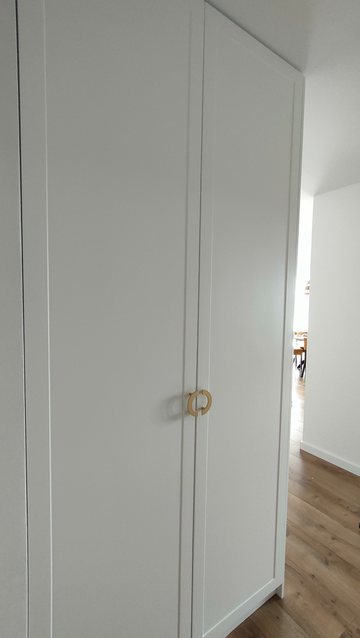 Szafa korytarz lakier biały mat frezowany front ramka