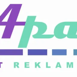 Logo firmy 'Apat Haft Reklamowy' z fioletowo-turkusowym napisem i gradientem kolorowych kwadratów.