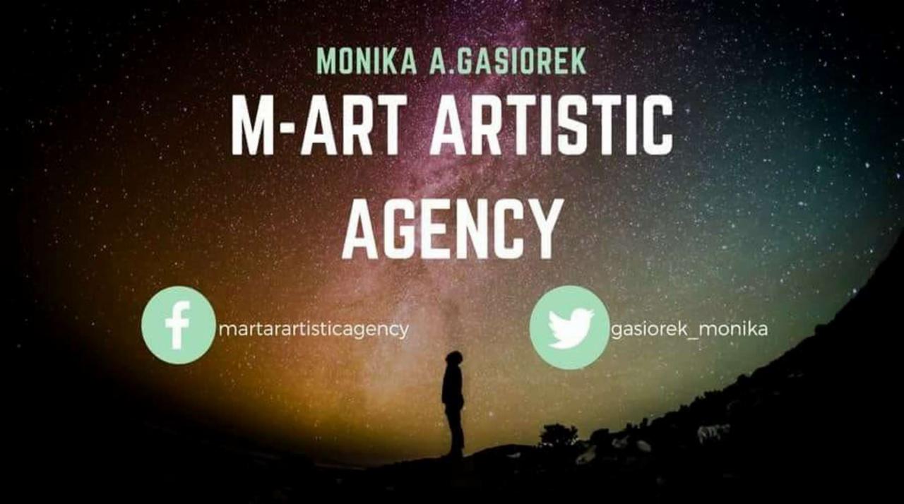 Logo firmy M-Art Artistic Agency z sylwetką osoby na tle kosmosu i ikonami mediów społecznościowych Facebook i Twitter.
