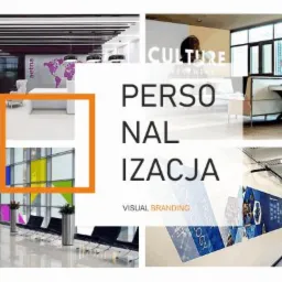 Kolaż przedstawiający różnorodne przestrzenie biurowe po personalizacji wizualnej: recepcja z logo firmy na ścianie, przestrzeń relaksu z designerskimi lampami, przeszklona ściana z kolorowymi...